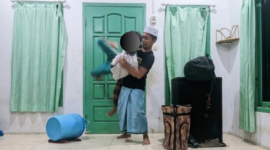 Sreenshot : Rekaman pendek saat korban dibanting oleh guru ngajinya 