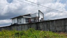 Poto : Rumah terduga pelaku pembeli emas di Desa Kenual 