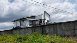 Poto : Rumah terduga pelaku pembeli emas di Desa Kenual 