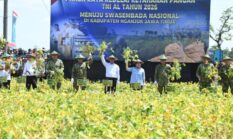 Panglima TNI Pimpin Panen Raya Kedelai di Nganjuk, Dorong Swasembada Pangan Nasional