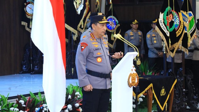 Poto : Kapolri Jenderal Listyo Sigit Prabowo melakukan rotasi dan mutasi terhadap sejumlah perwira tinggi dan menengah.